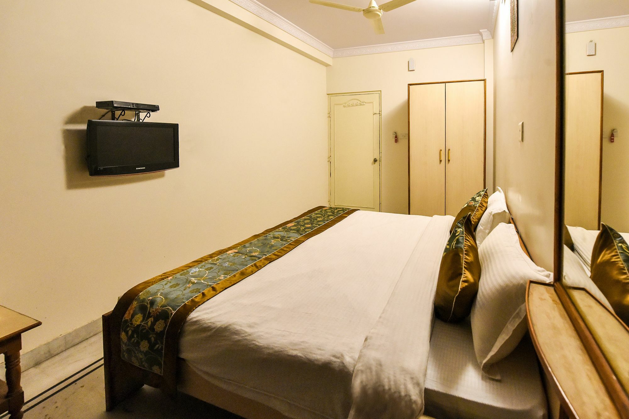Hotel Rang Mahal Near Jaipur International Airport Eksteriør billede